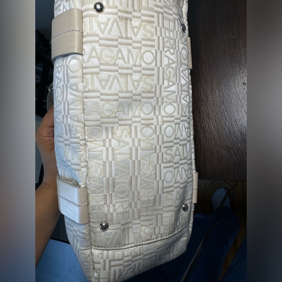 Salvatore Ferragamo Cream Leather-Trimmed Logo Jacquard Shoulder Bag - Picture 11 of 15